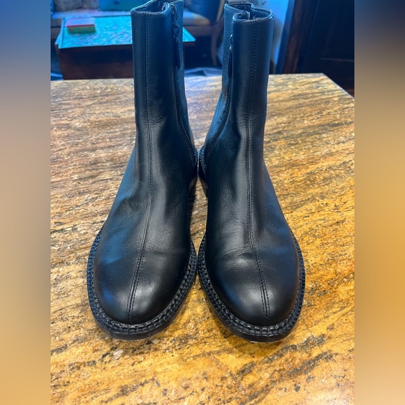 Vince Black Leather Water Resistant Boot Booties 8.5 or 38.5 - Picture 3 of 8